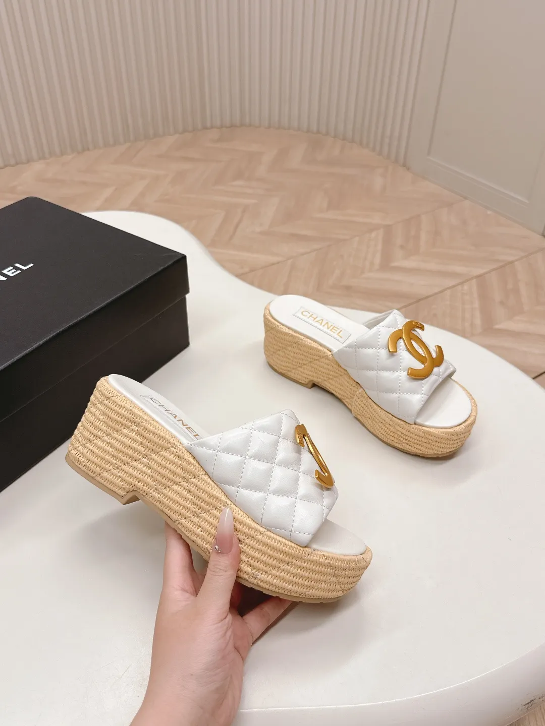 👟👟Ex-factory price 560👟👟 CHANEL Chanel 2025 new sandals and slippers series classic series every style is great rhombus platform sandals and slippers elegant and noble comfortable and versatile upper: sheepskin foot pad: sheepskin sole: rubber outsole size: 35-40